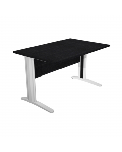 Scrivanie con dimensioni conformi alle normative sulla sicurezza dei posti di lavoro in ufficio. Bordatura dei piani in ABS 2mm antishock ed assenza di spigoli vivi. Le scrivanie sono disponibili nella versione con fianchi pannello in melaminico (sp. 22 m