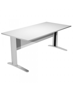 Scrivanie con dimensioni conformi alle normative sulla sicurezza dei posti di lavoro in ufficio. Bordatura dei piani in ABS 2mm antishock ed assenza di spigoli vivi. Le scrivanie sono disponibili nella versione con fianchi pannello in melaminico (sp. 22 m
