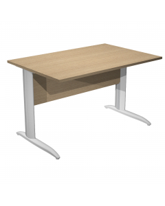 Scrivanie con dimensioni conformi alle normative sulla sicurezza dei posti di lavoro in ufficio. Bordatura dei piani in ABS 2mm antishock ed assenza di spigoli vivi. Le scrivanie sono disponibili nella versione con fianchi pannello in melaminico (sp. 22 m