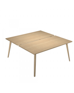 Linea di arredo operativo dal design confortevole ed essenziale caratterizzata dalle preziose gambe in LEGNO MASSELLO inclinate delle scrivanie e dei tavoli rotondi. Robusti piani in melaminico sp. 22 mm con bordo antishock resistente agli urti in ABS 3 m