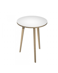 Linea di arredo operativo dal design confortevole ed essenziale caratterizzata dalle preziose gambe in LEGNO MASSELLO inclinate delle scrivanie e dei tavoli rotondi. Robusti piani in melaminico sp. 22 mm con bordo antishock resistente agli urti in ABS 3 m