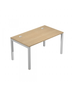 Scrivania per postazione singola dimensioni: L140 x P80 x H72,5cm. Le scrivanie per postazione singola o multipla, sono in bilaminato nobilitato melaminico conforme alle norme UNI e EN classe E1, antigraffio ed antiriflesso, hanno sp. 25 mm con bordo sp. 