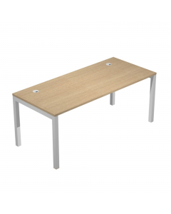 Scrivania per postazione singola dimensioni: L180 x P80 x H72,5cm. Le scrivanie per postazione singola o multipla, sono in bilaminato nobilitato melaminico conforme alle norme UNI e EN classe E1, antigraffio ed antiriflesso, hanno sp. 25 mm con bordo sp. 