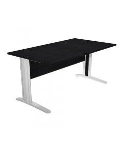 Scrivanie con dimensioni conformi alle normative sulla sicurezza dei posti di lavoro in ufficio. Bordatura dei piani in ABS 2mm antishock ed assenza di spigoli vivi. Le scrivanie sono disponibili nella versione con fianchi pannello in melaminico (sp. 22 m
