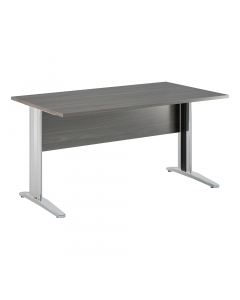 Scrivanie con dimensioni conformi alle normative sulla sicurezza dei posti di lavoro in ufficio. Bordatura dei piani in ABS 2mm antishock ed assenza di spigoli vivi. Le scrivanie sono disponibili nella versione con fianchi pannello in melaminico (sp. 22 m