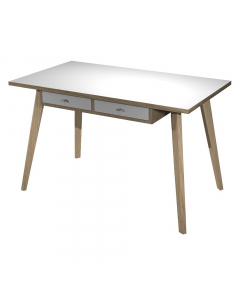 Postazioni di lavoro dalle dimensioni ideali per lo smart-working. Lo stile di influenza scandinava, caratterizzato dal design minimale delle gambe e dall’abbinamento del bianco con la finitura naturale del rovere, offre la possibilità di allestire la pos