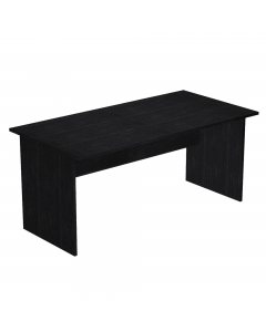Scrivanie con dimensioni conformi alle normative sulla sicurezza dei posti di lavoro in ufficio. Bordatura dei piani in ABS 2mm antishock ed assenza di spigoli vivi. Le scrivanie sono disponibili nella versione con fianchi pannello in melaminico (sp. 22 m