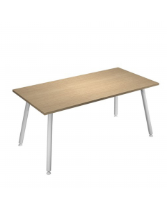 Linea di arredo operativo dal design innovativo e dinamico caratterizzata dalle gambe in metallo cilindriche inclinate delle scrivanie e dei tavoli rotondi. Robusti piani in melaminico sp. 22 mm con bordo antishock resistente agli urti in ABS 2mm. Gambe i