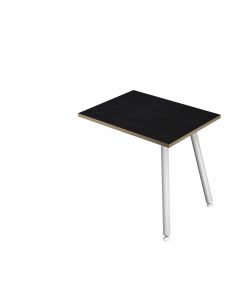 Linea di arredo operativo dal design innovativo e dinamico caratterizzata dalle gambe in metallo cilindriche inclinate delle scrivanie e dei tavoli rotondi. Robusti piani in melaminico sp. 22 mm con bordo antishock resistente agli urti in ABS 2mm. Gambe i