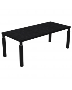 Scrivania direzionale con quattro gambe in metallo a sezione quadrata complete di piedini regolabili in altezza per un perfetto livellamento. Le gambe hanno sezione 70x70mm sul fusto e 40x40 mm nella parte alta e si agganciano al desktop ognuna con una ro