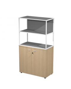 Libreria in metallo a 2 vani con struttura 20x20 mm a giorno con ripiani, base, cappello e un dietro in melaminico , sovrapposta ad un armadio basso,  completo di ante battenti con serratura. Libreria metal completa di 1 dietro in melaminico posizionabile