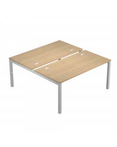Scrivania a 2 postazioni contrapposte dimensioni L140 x P168 x H72cm (ogni postagione 140x80cm). Le scrivanie per postazione singola o multipla, sono in bilaminato nobilitato melaminico conforme alle norme UNI e EN classe E1, antigraffio ed antiriflesso, 