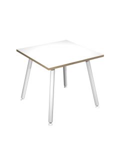 Linea di arredo operativo dal design innovativo e dinamico caratterizzata dalle gambe in metallo cilindriche inclinate delle scrivanie e dei tavoli rotondi. Robusti piani in melaminico sp. 22 mm con bordo antishock resistente agli urti in ABS 2mm. Gambe i