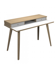 Postazioni di lavoro dalle dimensioni ideali per lo smart-working. Lo stile di influenza scandinava, caratterizzato dal design minimale delle gambe e dall’abbinamento del bianco con la finitura naturale del rovere, offre la possibilità di allestire la pos