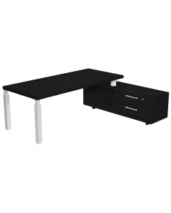 Postazione di lavoro composta da un piano sorretto da un mobile di servizio portante (reversibile destro o sinistro) e da una coppia di gambe in metallo a sezione quadrata complete di piedini regolabili in altezza. Le gambe hanno sezione 70x70 mm sul fust