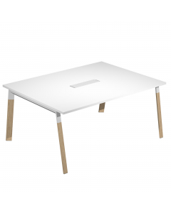 Tavolo riunione completo di eco-pass con marsupio per il passaggio dei cavi. Gambe bimateriale metallo e legno massello.
Dimensioni: 160x120x72,5cm. Spessore 25mm. Piano bianco.