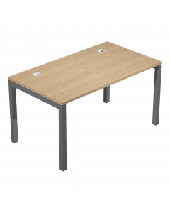Scrivania per postazione singola dimensioni: L140 x P80 x H74,6cm. Le scrivanie per postazione singola o multipla, sono in bilaminato nobilitato melaminico conforme alle norme UNI e EN classe E1, antigraffio ed antiriflesso, hanno sp. 25 mm con bordo sp. 