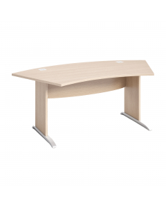 Scrivanie direzionali in materiale melaminico classe E1 con finitura antigraffio e antiriflesso. Piano sagomato di 190x96xH73cm con pratici passacavi colore alluminio. Bordo antiurto in ABS 2mm. Gambe scrivania nelle versione a L con piedi in metallo. Pie