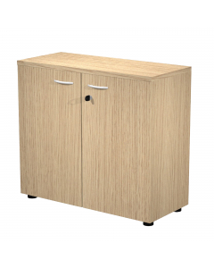 Armadio modulare basso a 2 ante battenti con serratura e 1 ripiano regolabile. Dimensioni: L90 x P44 x H85 cm. Linea di armadi componibile particolarmente robusti e stabili, costituiti da struttura bassa da 85cm, alta da 200cm e completabili con sopralzo 