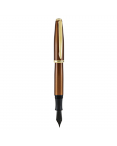Penna stilografica con cappuccio con apertura a svitamento. Punta media, fornita in elegante astuccio.