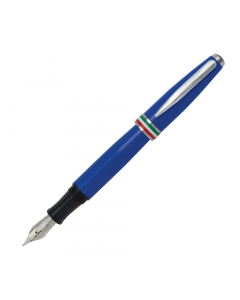 Penna stilografica con cappuccio con apertura a svitamento. Punta media, fornita in elegante astuccio.