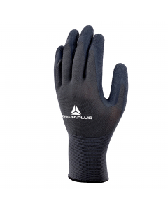 In maglia senza cuciture. 100% poliestere. Spalmatura lattice su palmo e punta delle dita. Finezza 13. Supporto : 100% poliestere. Spalmatura : lattice naturale. Categoria DPI: 2. Certificazione CE. Conformità alle norme EN ISO 21420:2020  e EN388:2016+A1