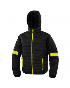 Piumino impermeabile unisex con imbottitura in fibra di poliestere 100% riciclata e tessuto antistrappo Ripstop. Cappuccio fisso e chiusura con zip. 2 tasche esterne con zip e 1 interna. Su ordinazione tutte le taglie da S a 3XL.