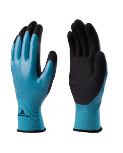 Guanti 100% poliammide. Palmo e dorso coperto in nitrile. Seconda spalmatura in schiuma in nitrile su palmo e punta delle dita. Finezza 15. Confortevoli Leggeri, flessibili. Doppia spalmatura nitrile per lavorare in ambienti oleosi: Prima spalmatura in ni