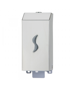 Dispenser a riempimento in acciaio inox  AISI 304. Dimensioni: L9,5 X P10,5 X H22,5cm. Distributore con serbatoio in plastica a riempimento da 0,5 lt per tutti i tipi di sapone liquido, salvo quelli con microgranuli. Sistema di erogazione “pull”; Finestra
