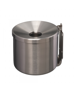 Portacenere da muro in acciaio inox satinato. Testa antifuoco. Svuotamento facilitato tramite ribaltamento del portacenere. Fissaggio a muro con viteria inclusa. Dimensioni: Ø16xH14cm. Capacità 2Lt. Made in PRC. Effettuare una periodica manutenzione per p
