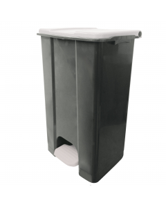 Contenitore in polipropilene plastica riciclata (minimo 70%); sistema d’apertura del coperchio in plastica; coperchi disponibili in vari colori per incentivare la raccolta differenziata; ampio pedale per utilizzo conforme al metodo HACCP; maniglia di tras