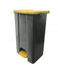 Contenitore in polipropilene plastica riciclata (minimo 70%); sistema d’apertura del coperchio in plastica; coperchi disponibili in vari colori per incentivare la raccolta differenziata; ampio pedale per utilizzo conforme al metodo HACCP; maniglia di tras