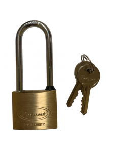 Lucchetto in ottone massiccio con corpo a spigoli arrotondati. Arco in acciaio cementato e cromato con doppia ritenuta e rotazione di 360°. Arco con guarnizione tenuta acqua.
Molla dell’arco inossidabile. Pistoncini di combinazione in ottone. Molle piston