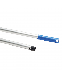 Manico in alluminio con impugnatura in PPL e terminale con vite e foro. Diametro 23mm e 150cm. Sistema colore per prevenire la contaminazione batterica tra diversi ambienti.