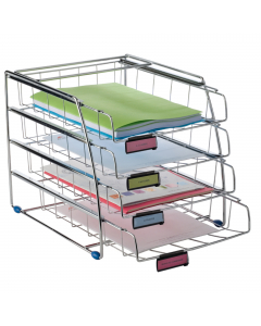 Set di 4 vaschette portacorrispondenza scorrevoli realizzate in robusta struttura in filo di metallo cromato e portaetichette in plastica per la personalizzazione del contenuto. Adatta a contenere documenti fino al formato 24x32cm. Ogni vaschetta ha capac