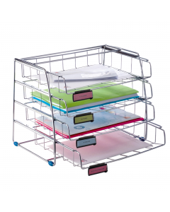 Set di 4 vaschette portacorrispondenza scorrevoli realizzate in robusta struttura in filo di metallo cromato e portaetichette in plastica per la personalizzazione del contenuto. Adatta a contenere documenti fino al formato 24x32cm. Ogni vaschetta ha capac