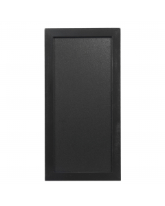 Lavagna di qualità con cornice in legno laccato nero L2cm H1cm. Fondo lavagna nera in resina melaminica da 4mm. Adatta per uso interno.Superficie di scrittura doppia, non porosa, antigraffio, antiuro e resistente ai raggio UV.  Fornita con kit di montaggi