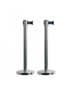 Colonnina in acciaio inox satinato H88cm con nastro in nylon da 210cm. Ogni colonnina ha 4 diversi punti per l'aggancio del nastro retrattile. Adatta sia per uso interno che esterno. Dimensioni: 88x48x9,5cm. Peso 8,5Kg.