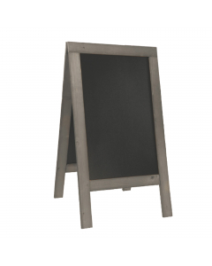 Lavagna a cavalletto con doppia faccia, realizzata in legno laccato resistente agli agenti atmosferici. Finitura rustica e naturale. Superficie di scrittura non porosa, antigraffio e facile da pulire. Completata con componenti in acciaio inossidabile. Sop