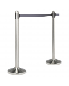 Colonnina in acciaio inox satinato H100cm con nastro in nylon da 210cm. Ogni colonnina ha 4 diversi punti per l'aggancio del nastro retrattile. Adatta sia per uso interno che esterno. Ogni colonnina comprende un attacco extra per fissare il nastro alla pa