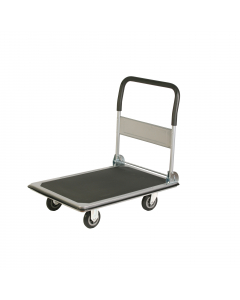 Carrello in lamiera rinforzata e maniglia tubolare ripiegabile tramite comando a piede. Piattaforma bordata in gomma e piano di carico rivestito con antiscivolo. Dotato di ruote in gomma piena. Dimensioni: L91 x P61 x H87cm. Portata massima 300kg.