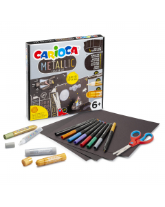 Scatola gioco per realizzare super biglietti 3D metalizzati. Il kit contiene: 4 fogli cartoncino nero gr.400+8 pennarelli metallici punta fine+2temperelli 1 oro e 1 argento+2 colle glitter 1 oro e 1 argento+1 forbice.
