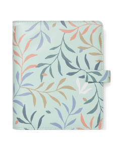 Organiser della nuova collezione Botanical di design accativante ed interni fantasia, ispirato ai colori della natura. Copertina liscia a motivi Botanical, chiusura con cinturino. Dotato di anello portapenna e tasche interne. Contiene agenda settimanale s