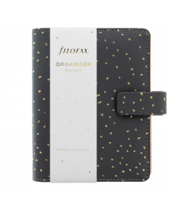 Organiser della nuova collezione Confetti di design accativante ed interni fantasia con preziosi effetti a contrasto. Copertina liscia a motivi Botanical, chiusura con cinturino. Dotato di anello portapenna e tasche interne. Contiene agenda settimanale su