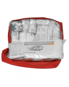 Borsa morbida con contenuto a norma DIN 13164 -2022. Obbligatorio come dotazione su automezzi di trasporto in alcune nazioni europee. Borsetta in nylon antistrappo e con chiusura a cerniera. Dimensioni: (L x H x P): 215x150x85 mm. Peso: 0,7 kg. Peso vuoto