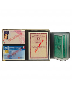 Portacard in pvc espanso sergè spessore 1,2 mm a libro a 14 scomparti, tasche interne in pvc antistatico, stampa a caldo in argento opaco.
