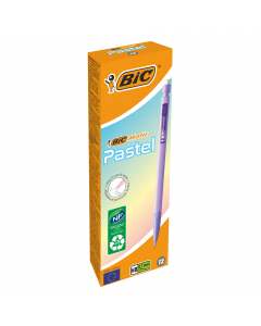 Portamine con fusto in colori pastello assortiti (viola, lilla, verde, azzurro, rosa). Realizzato con il 57% di materiali riciclati. Certificazione ecologica NF Environment. Dotato di clip resistente e gommino incorporato. Ogni portamine contiene 3 mine H