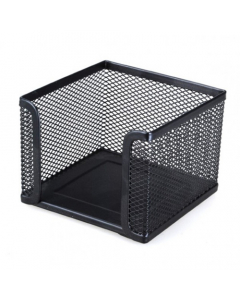 Ideale per tenere sempre a portata di mano i foglietti per appunti senza rinunciare ad avere la scrivania sempre in ordine. Questo portafoglietti è realizzato in metallo forato. Dimensioni 10,5x10,5x7,8 cm. Colore nero.