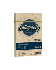 Busta adesiva con strip da 90 grammi in carta Calligraphy pergamenata formato 120x180mm.