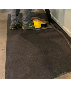 Tappeto caratterizzato dalle elevate proprietà meccaniche e dalle alte capacità di assorbenza. Questo prodotto è un dispositivo di sicurezza atto a prevenire gli infortuni da scivolamento a seguito di sversamenti di liquidi, proteggendo le superfici calpe